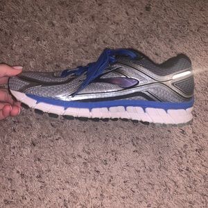 Brooks tennis shoes